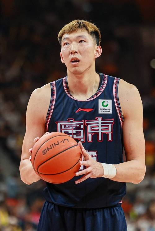 周琦篮球个人资料身高(篮球运动员周琦简介有多高)