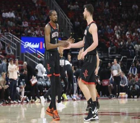 大崩盘！火箭落后鱼腩17分：全队三分17中2，杜兰特13分苦撑