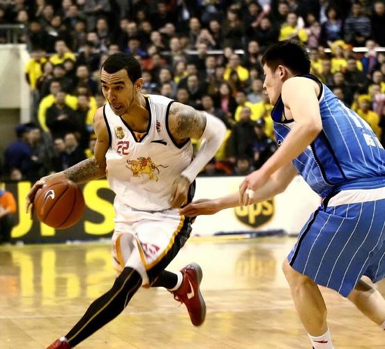 离大谱周琦罚球8中0+错失三分绝杀,罚球命中率47.4%还不如奥尼尔