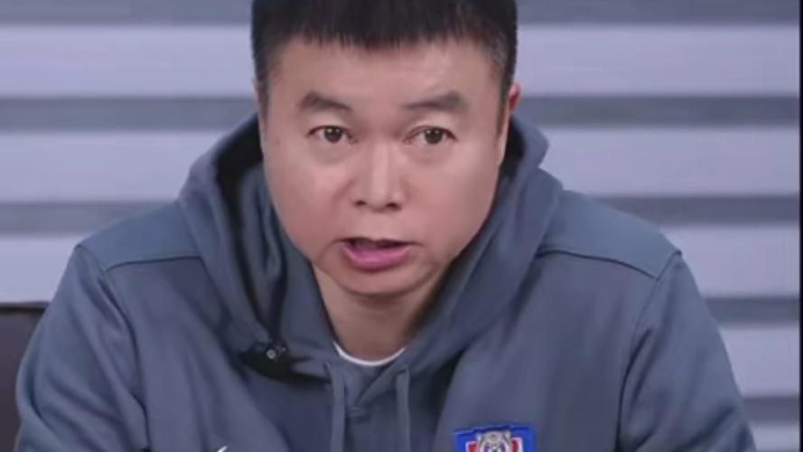 足球报：于根伟直播回应效果不佳，反而引起了不小的争议