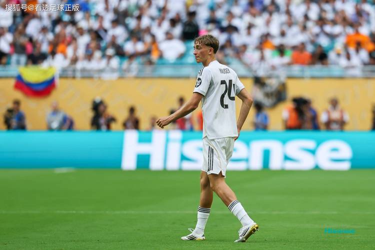 替补登场造威胁！姆巴佩一次单刀过掉门将进球被吹，一次击中边网