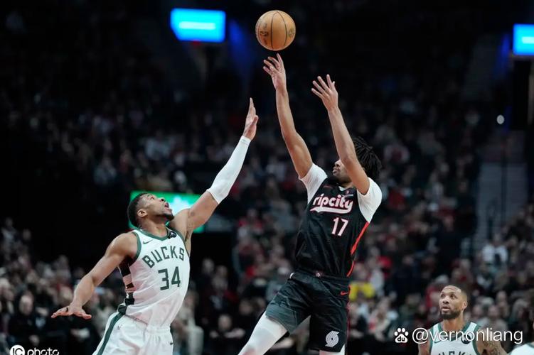 稳定发挥！阿夫迪亚半场11中6砍全场最高15分带队领先