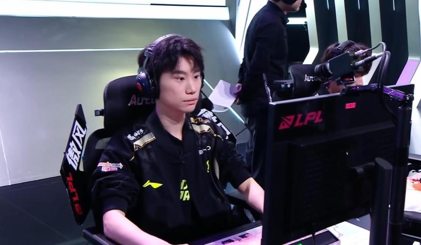 JKL打野帮自家上单帮到崩溃：我们这上野绝对不是正确的两个人！