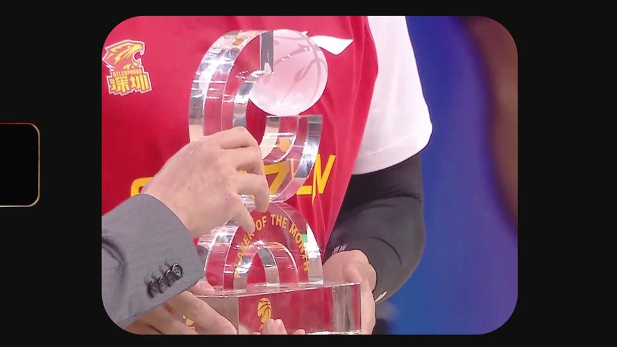 内外开花！贺希宁12中8拿到22分4板5助三分5中4