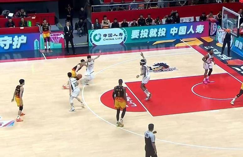 CBA常规赛！福建对阵辽宁，莫兰德镇守禁区，黎伊扬能否冲击三双