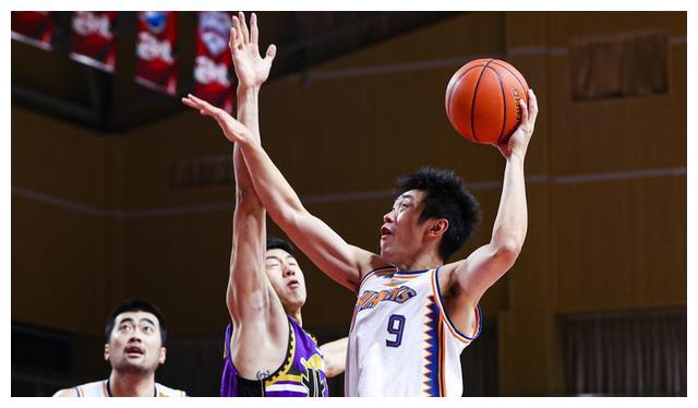 25分大胜！青岛10580胜北控，约瑟夫杨30+9封神，米奇两双闪耀