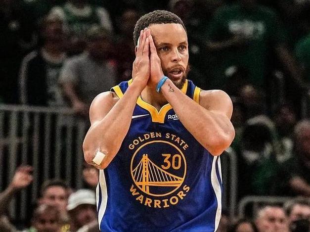 阿里纳斯：全票MVP只因库里讨喜詹姆斯即使40+20+20也不会全票