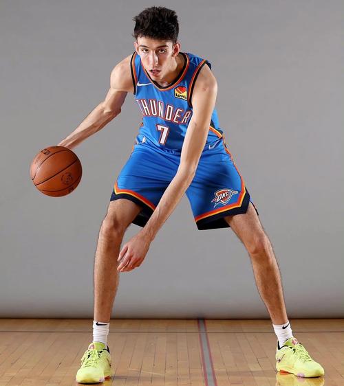 霍姆格伦：去年的季后赛经历让我们学会了如何应对胶着的比赛