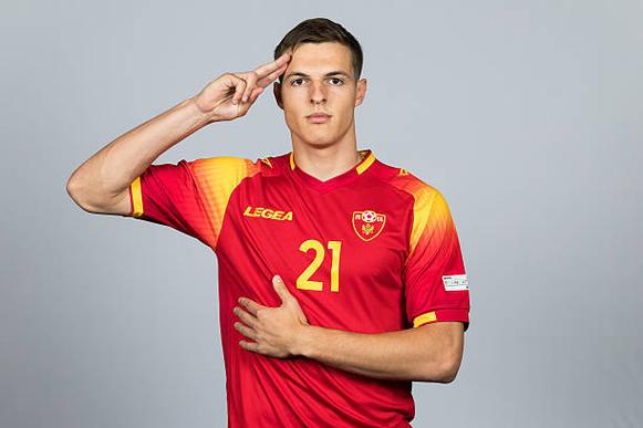 记者：安德烈科斯蒂奇转会费350万欧+450万欧奖金+二转分成