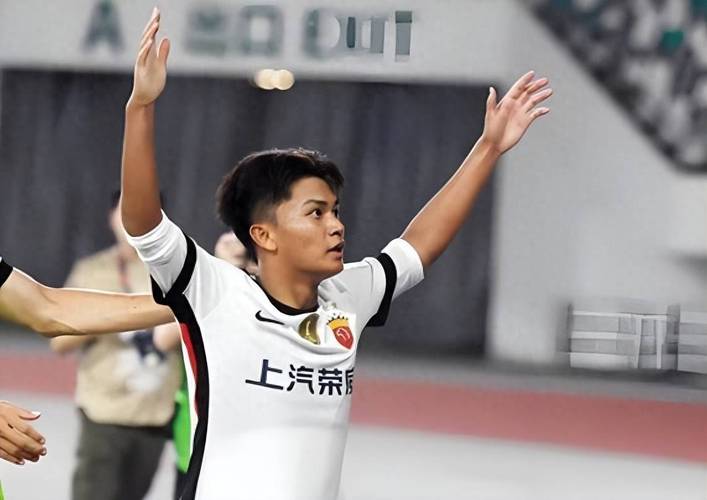 鲁能中超第四轮踢英博首发预测，王大雷和谢文能无缘，王彤出战