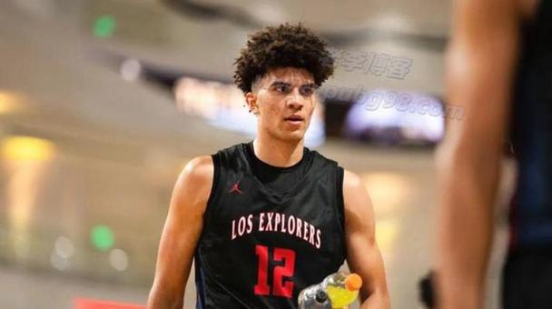 都状元美媒对比弗拉格&卡梅隆布泽尔大一数据后者基本全包围