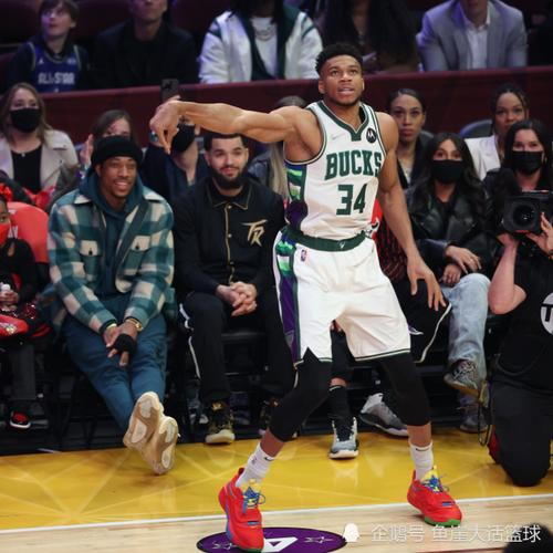 迎来连胜！骑士发布赢球海报：莫布里和普罗克特成为封面人物