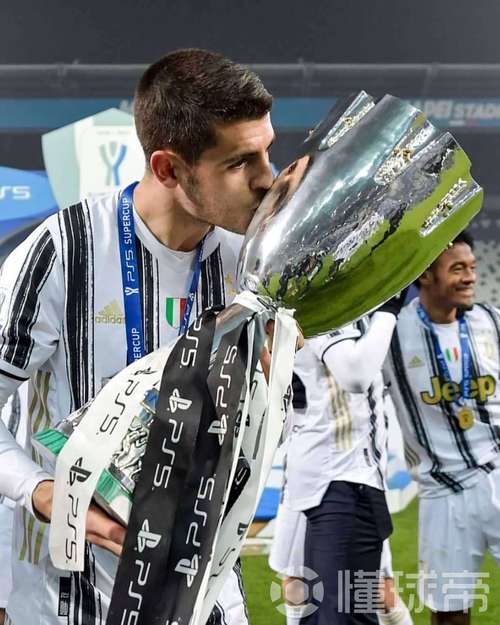 大罗探班巴西队送定心丸：我们永远是夺冠热门，必须把奖杯带回家