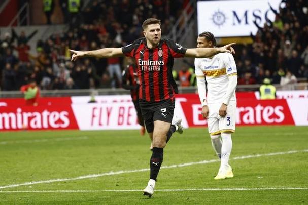 意媒：加比亚、菲尔克鲁格和希门尼斯在假期进行加练